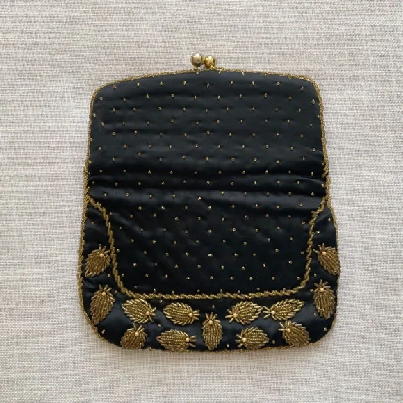 •Vintage 70s Handcrafted Black Silk Pineapple Shaped Beading Purse Clutch - Picture 3 of 13